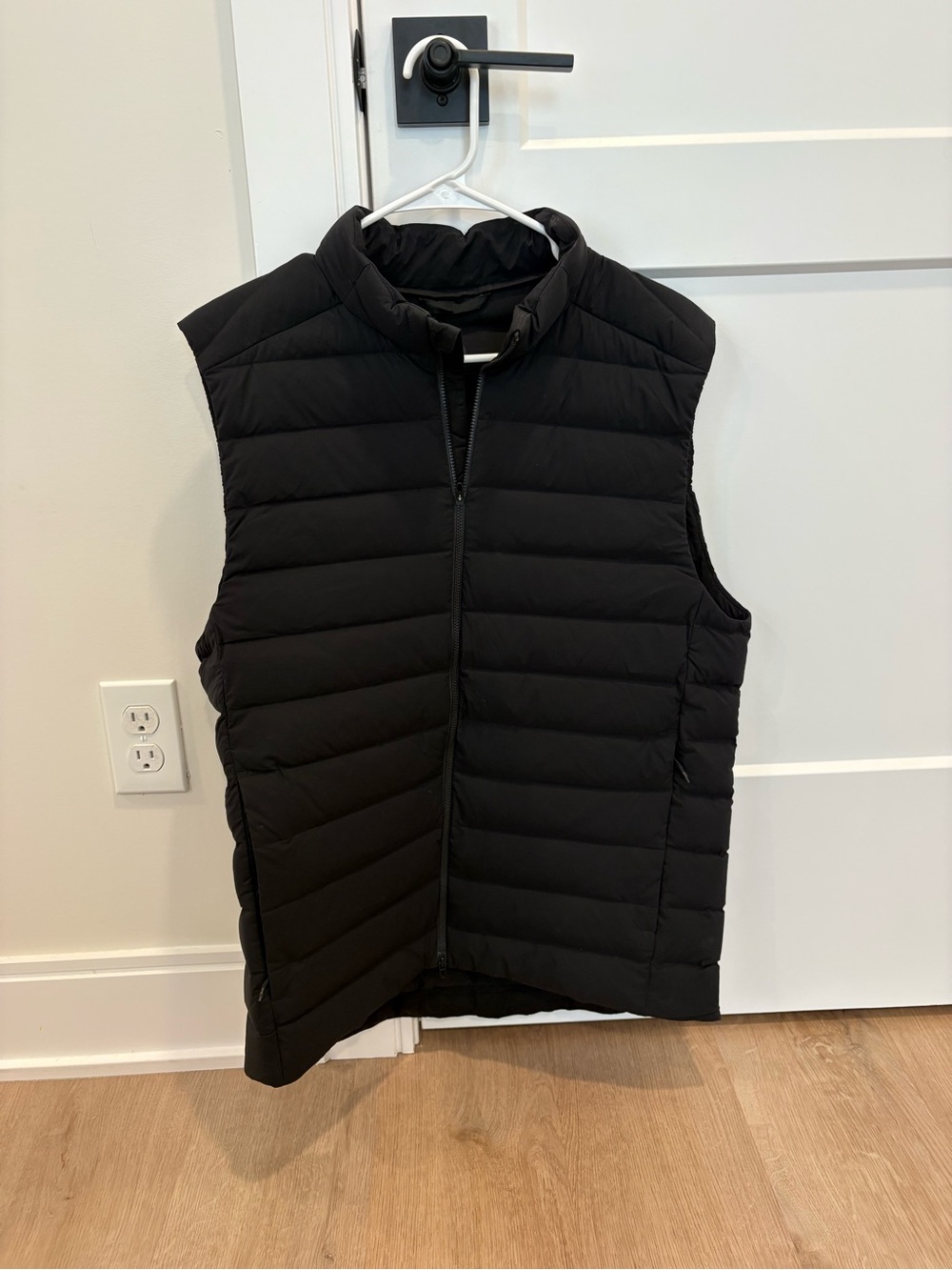 Men’s Lululemon Navigation Stretch Down Vest in Black Size Medium
